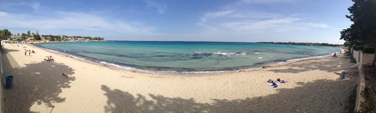 The sandy beach at Fontane Bianche